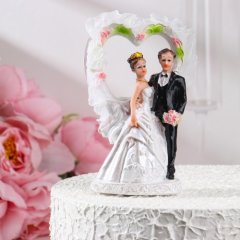 Фигурка на торт "Жених и невеста с сердцем" 15 см 2952442	, 590 ₽ Фигурка на торт "Жених и невеста с сердцем" 15 см 2952442