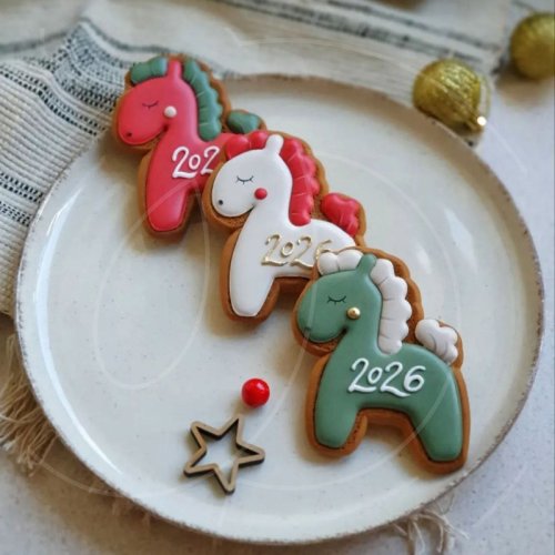 Вырубка пластиковая и трафарет "Лошадь" 10 см 1378